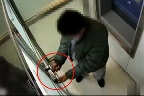 В Китае  мужчина решил ограбить банкомат, но испугался голоса виртуального помощника