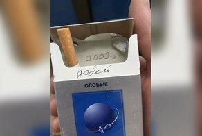 Во время ремонта в своей квартире россиянин нашел послание из 2002 года