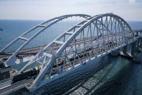 Летит человек с небоскреба