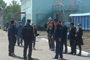 Зона для бывших авторитетов, или как поживает в неволе полковник Захарченко