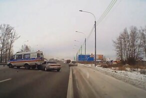В Хакасии пьяный водитель протаранил машину дорожных служб