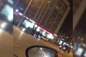 Дорожные разборки в центре Казани: водитель сбил человека и протаранил несколько машин