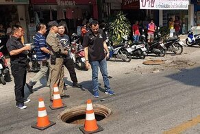 Девушка, ехавшая на байке, подлетела на несколько метров в воздух, из-за взорвавшегося люка
