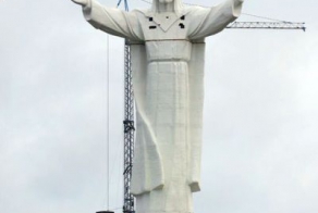 Самая высокая статуя Иисуса в Польше (12 фото)