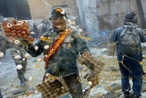 Яично-мучное сражение в Испании