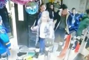 Мать и дочь напали с ножом на посетителя магазина