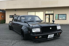 Японские тюнеры экстремально доработали редкий лимузин Toyota Century