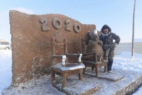 К Новому году - новые оригинальные изваяния из якутского навоза