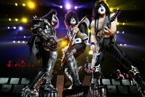 Легенда рока Kiss