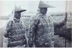 Защита от ветра, солнца и дождя: 20 необычных накидок и плащей