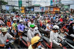 Как перейти дорогу на оживленной улице во Вьетнаме
