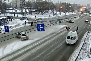 Авария дня. Infiniti пролетел на красный свет в Новосибирске
