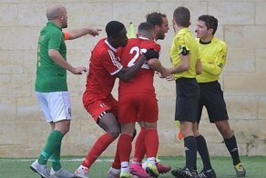 Мальтийский футболист избил судью за жёлтую карточку и попал под суд