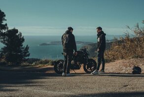 Эксклюзивная версия мотоцикла Husqvarna для гонщика Формулы-1 Шарля Леклера