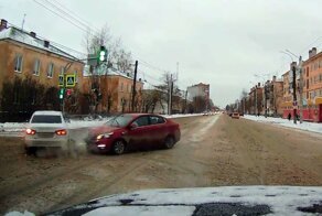 Включенный поворотник ввел в заблуждение водителя Весты
