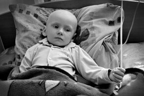 Ничего святого: как родители и мошенники наживаются на больных детях