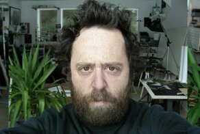 Мужчина делал селфи каждый день на протяжении 20 лет