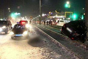 Авария дня. В Бурятии Hyundai Solaris врезался в столб