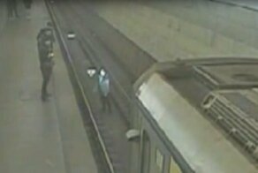 В московском метро пьяный парень спрыгнул на рельсы ради фото