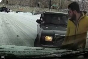 Мгновенная реакция парня спасла ему жизнь
