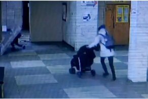 Мальчика придавило массивной дверью в киевской поликлинике