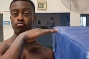 Молодой гимнаст прыгнул выше собственного роста