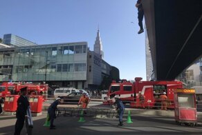 Мужчина совершил публичное самоубийство на пешеходном мосту в Японии
