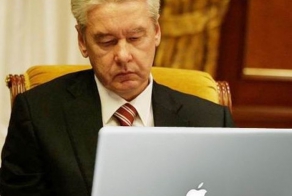 Мэр Москвы решает проблемы пробок (2 фото)