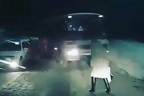 Задел хвостом: в Бийске маршрутный автобус сбил женщину