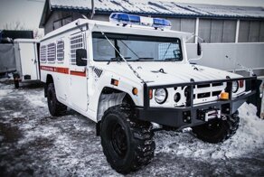 На Дальнем Востоке японский внедорожник Toyota Mega Cruiser превратили в санитарный автомобиль