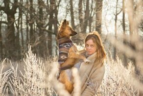 Хозяйка нашла способ научить приютскую собаку гулять