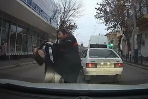 Суровый маршрутчик: в Астрахани накажут мужчину, который избил молодого водителя