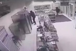 Охранник отбил нападение грабителей на АЗС