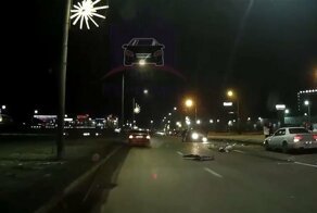 Авария дня. Микроавтобус не проскочил на красный