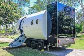 Австралийская компания строит доступное жилье из самолетов