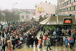 В честь юбилея «Макдоналдс» на Пушкинской возвращает цены 1990 года