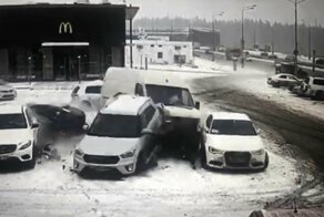Авария дня. Массовое ДТП на парковке в Новой Москве