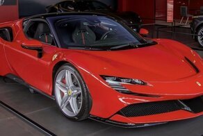 Компания Ferrari показала, как собирают новейший гибридный суперкар SF90 Stradale