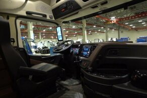 КАМАЗ-54907 Континент внутри — спальное место и кресло водителя