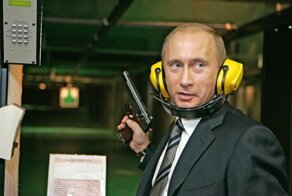 В сети появились новые архивные фотографии Владимира Путина
