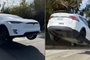 Прыжок кроссовера Tesla Model X на улицах Лос-Анджелеса