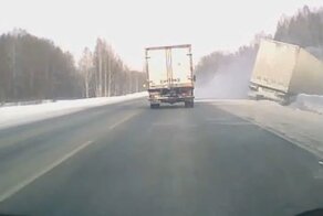 Авария дня. Водитель фуры погиб, влетев в стоявший после ДТП грузовик