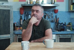 "Скоро коммуналки станут нормой в США". Британец о жизни в РФ