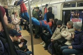 20 эпичных модников из отечественного метро