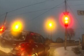 Наглый обочечник неудачно попытался вклиниться в ряд