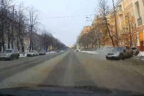 Пьяный водитель "ушёл" со светофора и устроил аварию в Ярославле