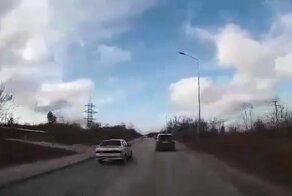 Авария дня. В Белгороде ВАЗ влетел в опору ЛЭП