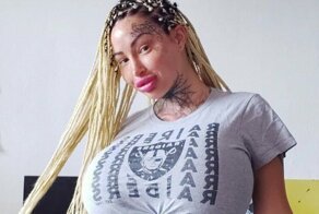 «Живая надувная кукла» испугала соцсети своей новой внешностью