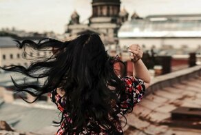 "Там зарплата 300, коммуналка 400". Что поражает ирландку после переезда в Москву