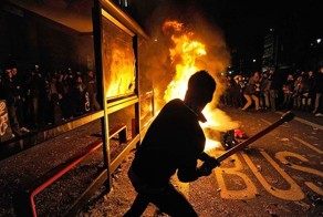 Студенческие беспорядки в Лондоне продолжаются (11 фото)